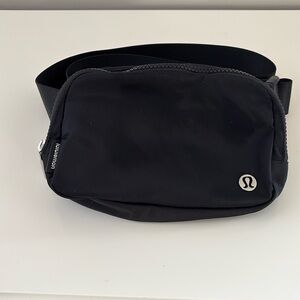 Lululemon everywhere belt bag